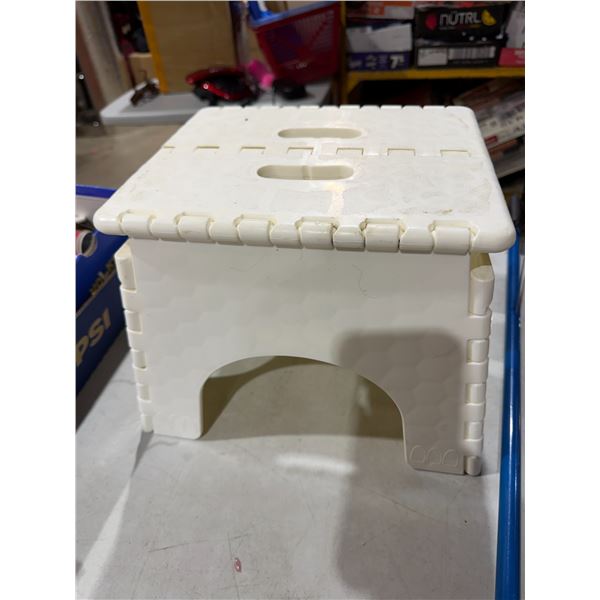 Folding stepstool