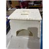 Image 1 : Folding stepstool
