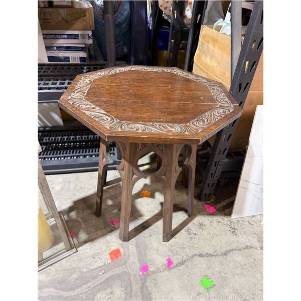Accent table