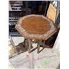 Image 2 : Accent table