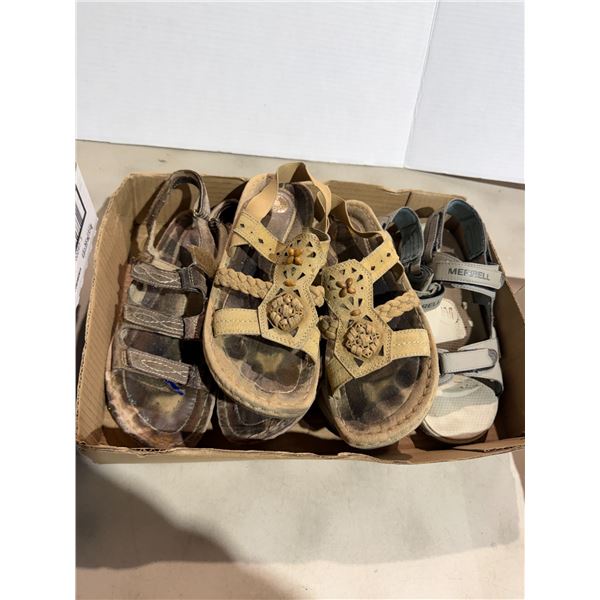 Sandals size 9