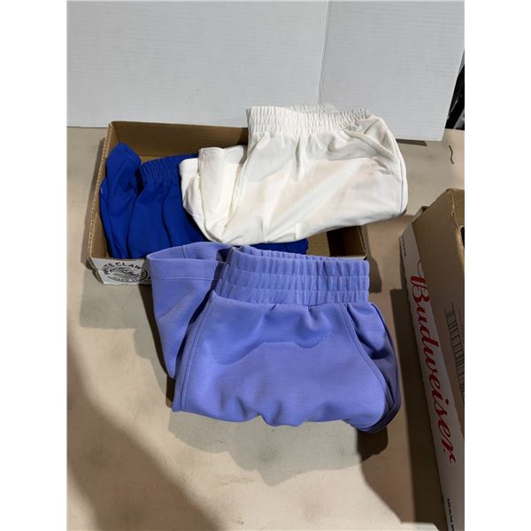 Ladies, short size medium