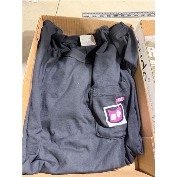 T-shirt size large new