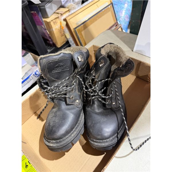 Sport tech boots size 10