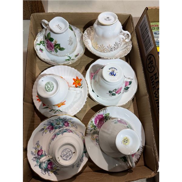 2 cups and saucers