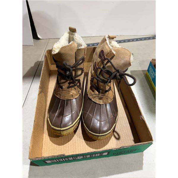 Boots size 9