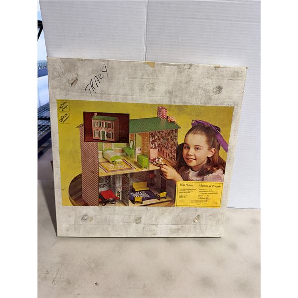Crown craft dollhouse
