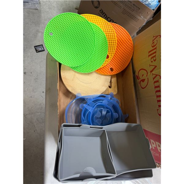 Assorted kitchen items