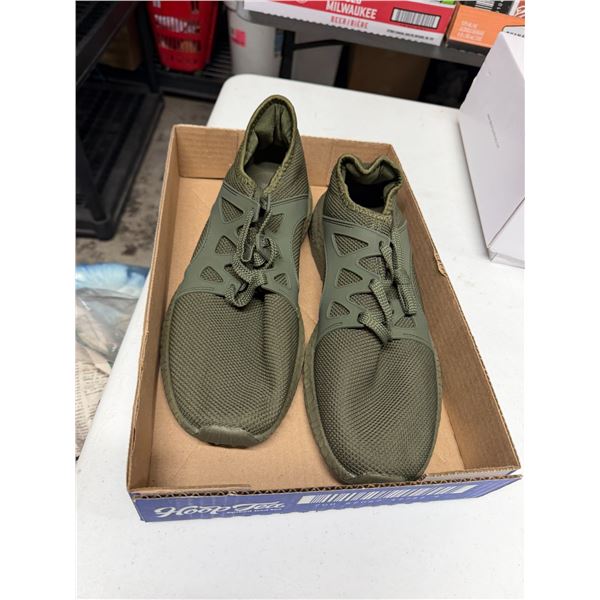 New shoes, size 47