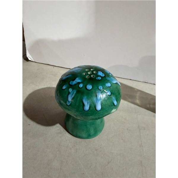 Pottery mushroom
