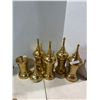 Image 1 : Brass urns