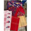 Image 4 : Assorted linens