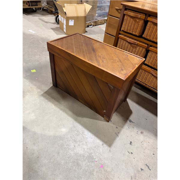 Wood stand 30 1/2" x 16 1/2" x 20"