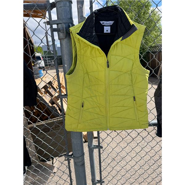 Columbia   vest size large