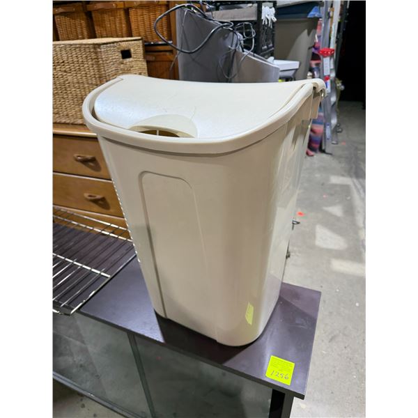Garbage can