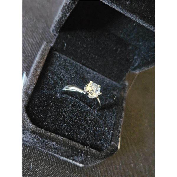 1.0ct Soliatiare ring -resizable