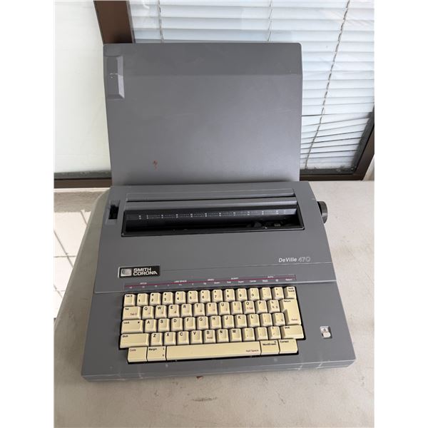 Smith Corona typewriter De Ville 470