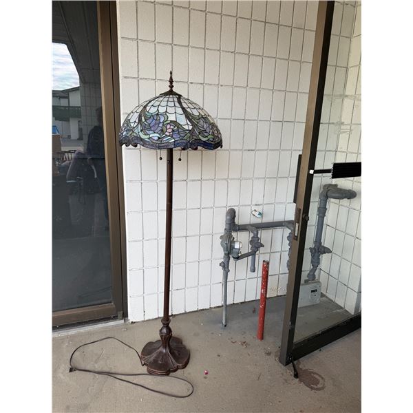 Beautiful stained glass?  lamp
