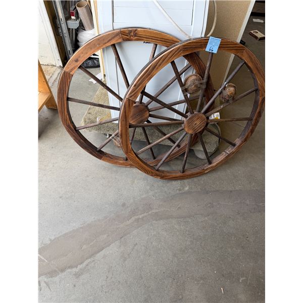 Wagon wheel decor
