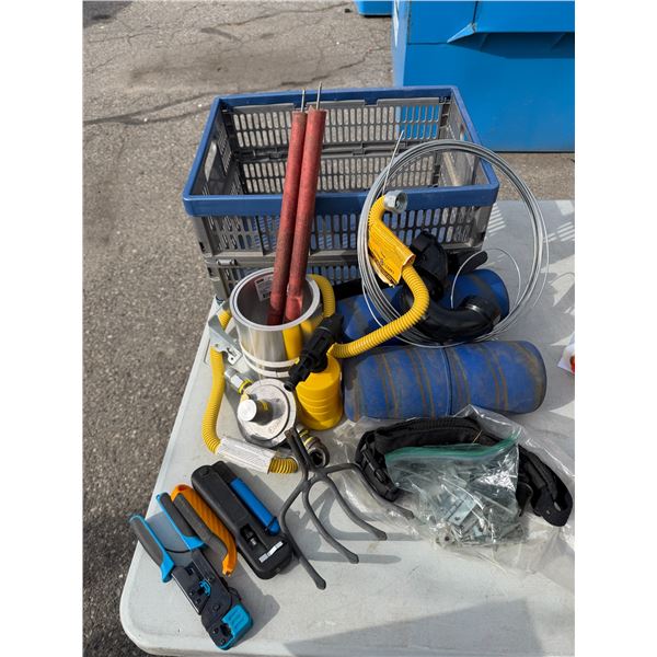 Folding crate with miscellaneous contents