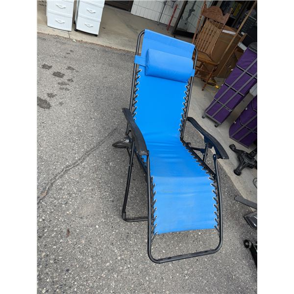 Reclining lounge chair