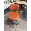 Image 1 : Stool