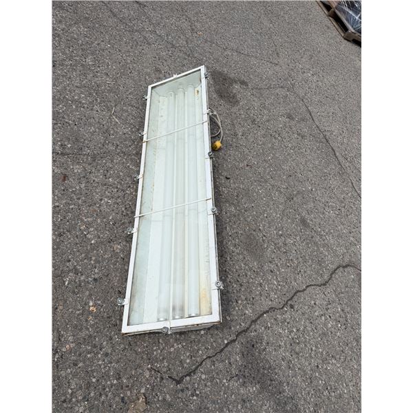 Explosion proof lamp