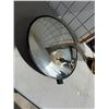 Image 1 : Security mirror