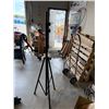 Image 1 : Tripod/speaker stand