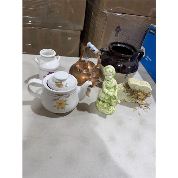 Miscellaneous items, Kettle, bean pot, etc.
