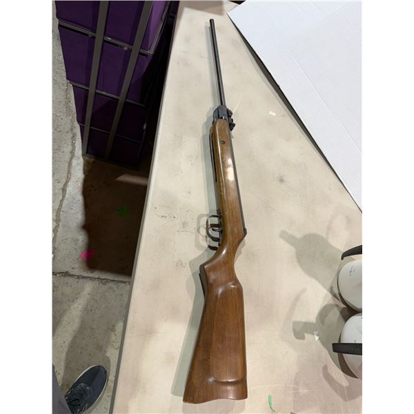 Canadian Hunter D – 18 0.777 BB gun