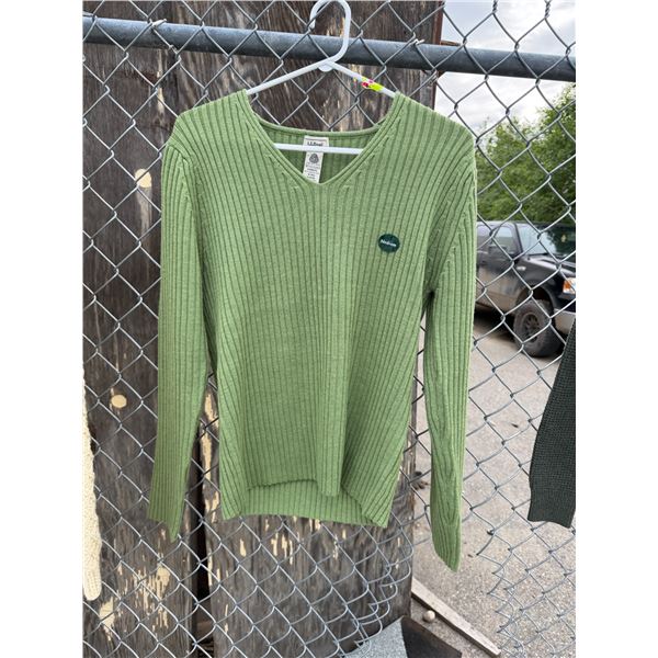 L. L. BEAN women's medium regular sweat sweater.