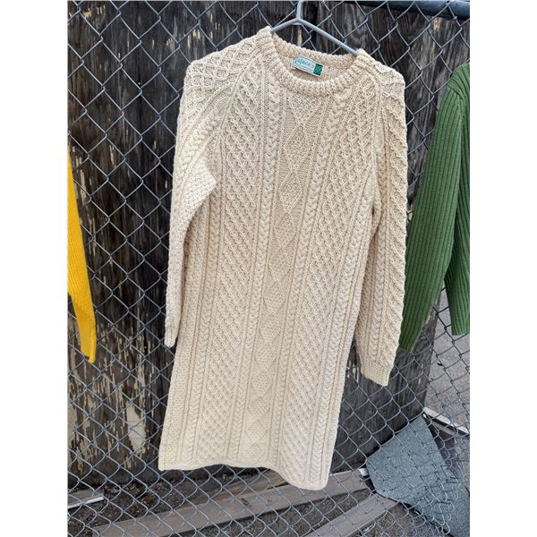 Iris free 100% new wool sweat sweater dress size not shown