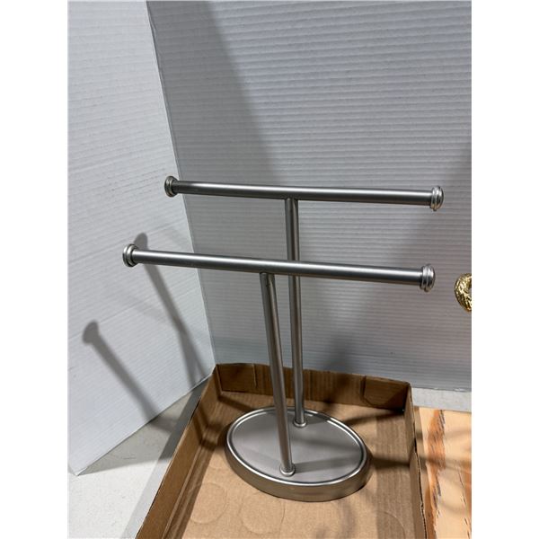 Jewelry stand