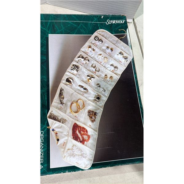 Jewelry organizer
