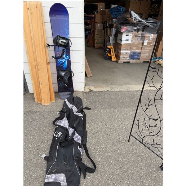 Snowboard and snowboard 154