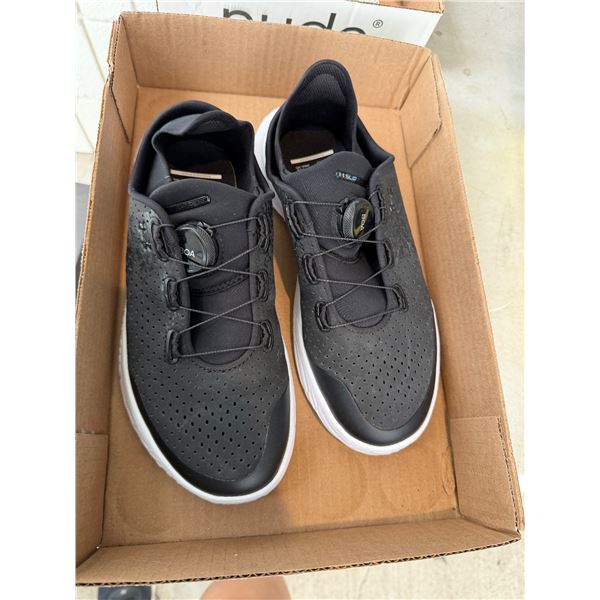 Shoes size 6Y