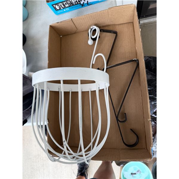 Planter and brackets