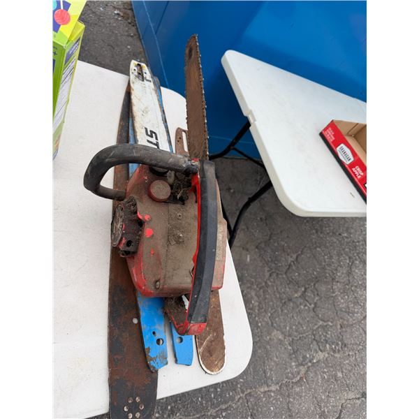 Chainsaw with extra blades