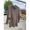 Image 1 : Guess sweater size small?