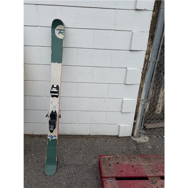 Skis size 161