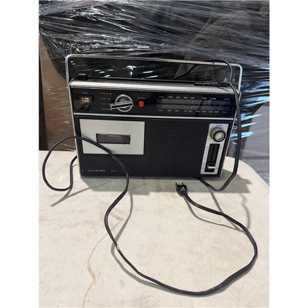Sound designs model 7825 Radio