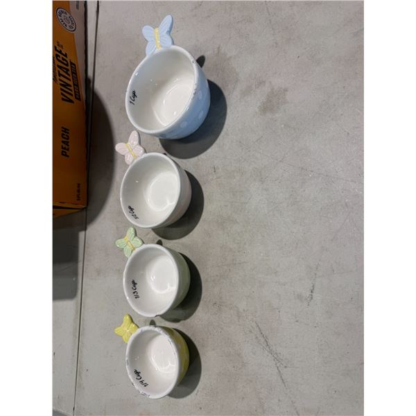 Measuring cups 1/3 cup has chip