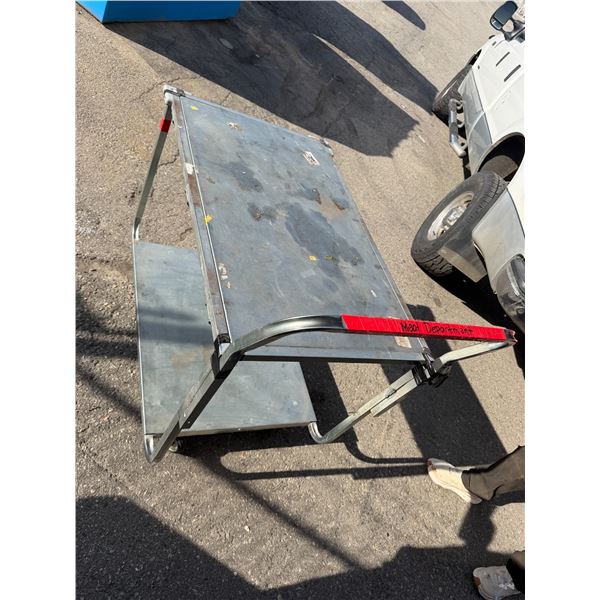Rolling cart