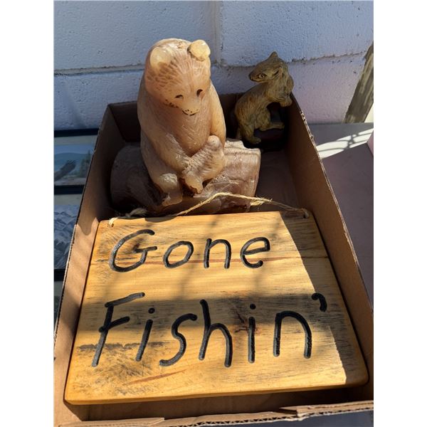 Home decor and gone fishing sign