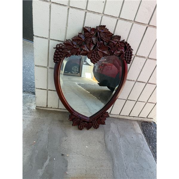 Mirror piece on top broken and see picture