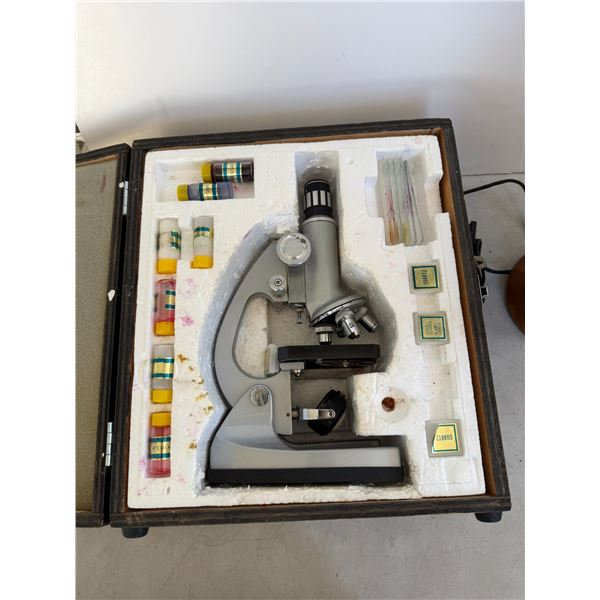 Microscope