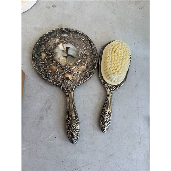 Vanity brush