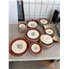 Image 1 : TUDOR Rose dishes