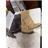 Image 1 : Boots size 8